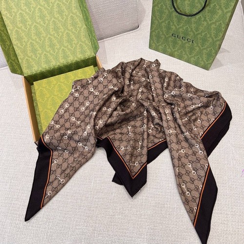Gucci print with horsebits - gucci,