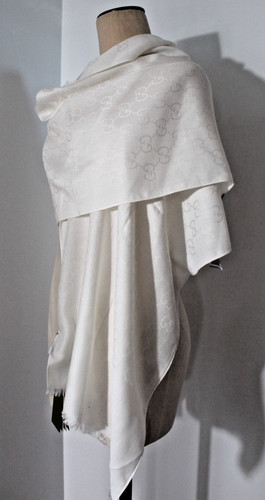 Nwt gucci white jacquard - nwt, gg