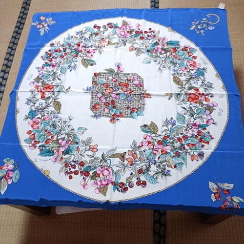 Gucci scarf fruit pattern - gucci,