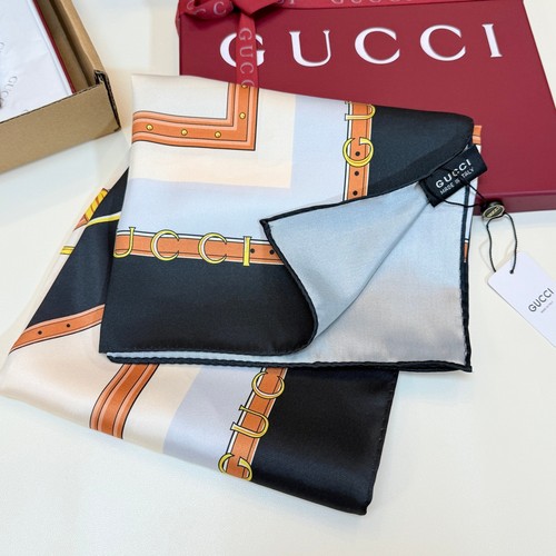 Gucci equestrian print - gucci,