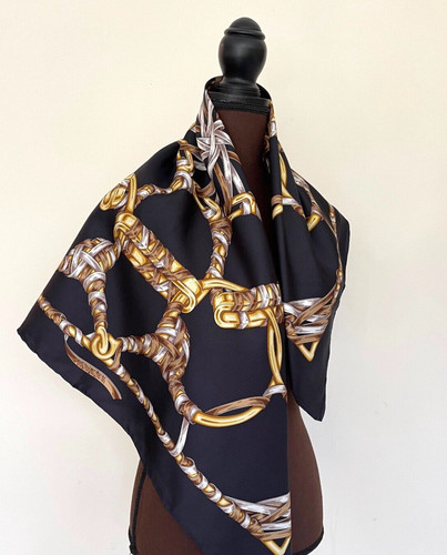 Nwt gucci scarf iconic print - nwt,