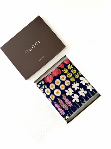Gucci new silk - new,