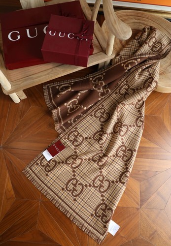 Gucci logo check - gg,